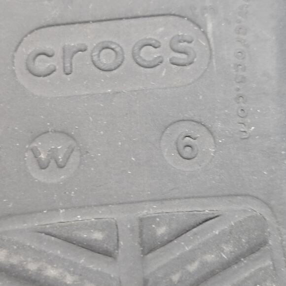 Crocs Sanrah Hammered Circle Slide Sandal Women's Size 6 Black/Silver - Picture 12 of 12